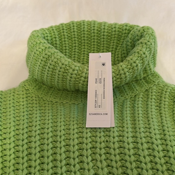 Chunky turtleneck shaker pullover in pear. From revolve. Brand 525 america 💚 XS - Picture 4 of 6